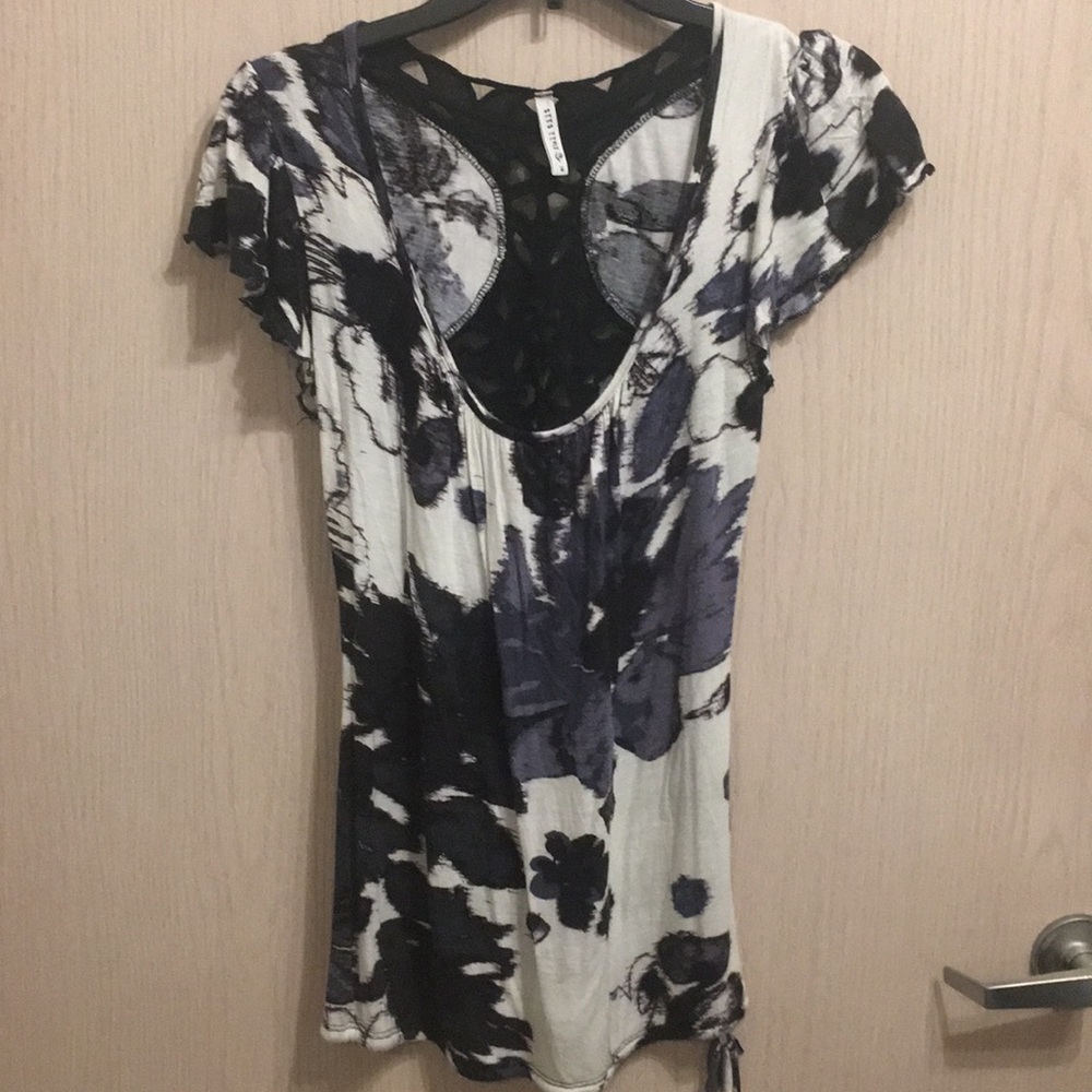 Full Tilt Gray/Black/White Top. Size Medium.